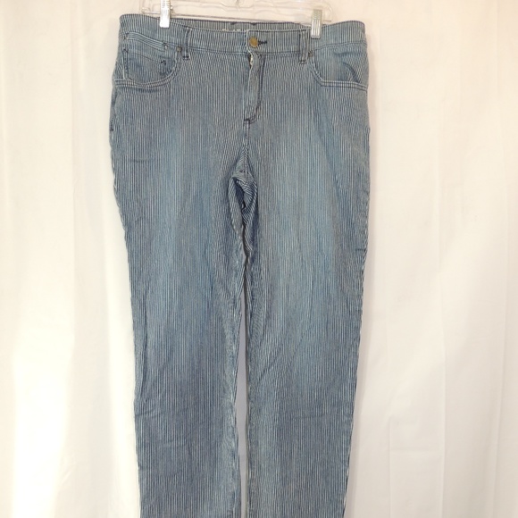 CHICO"S SKINNY JEANS. SIZE 2 (12)🔴 - Picture 3 of 7